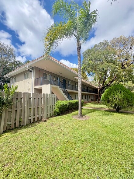 More Photos Of 1111 SW 4th St, Fort Lauderdale Apartments For Sale