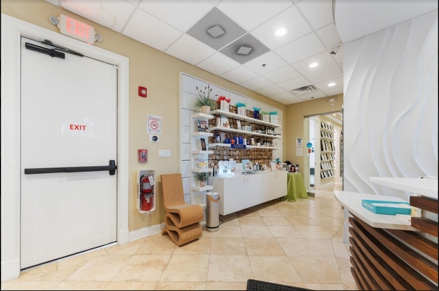 More Photos Of 230 E Ogden Ave, Hinsdale Medical For Sale