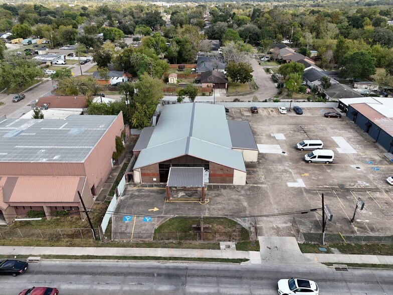 More Photos Of 14215 S Post Oak Rd, Houston Freestanding For Sale