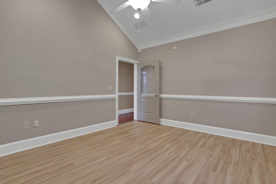 More Photos Of 4720 Peachtree Industrial Blvd, Berkeley Lake Office For Lease
