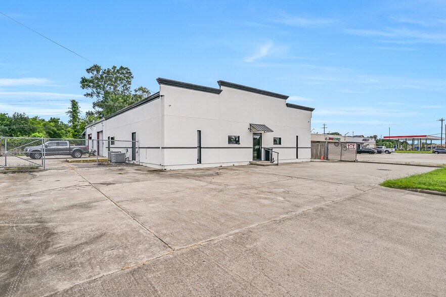 Primary Photo Of 512 N Friendswood Dr, Friendswood Office For Lease