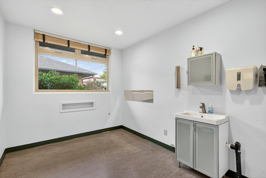 More Photos Of 5311-5315 N Vancouver Ave, Portland Medical For Sale