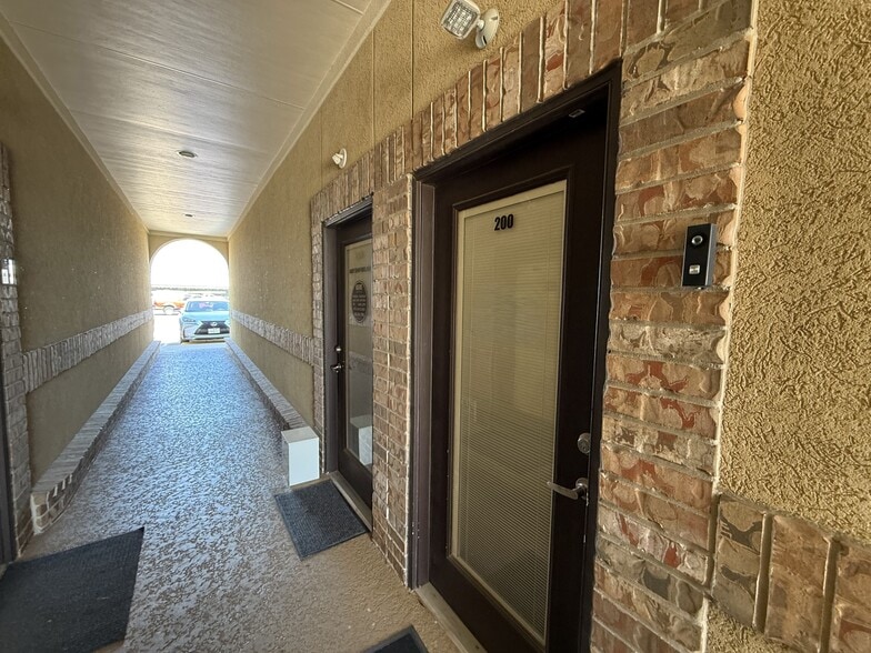 More Photos Of 7115 FM 2920, Spring Unknown For Lease