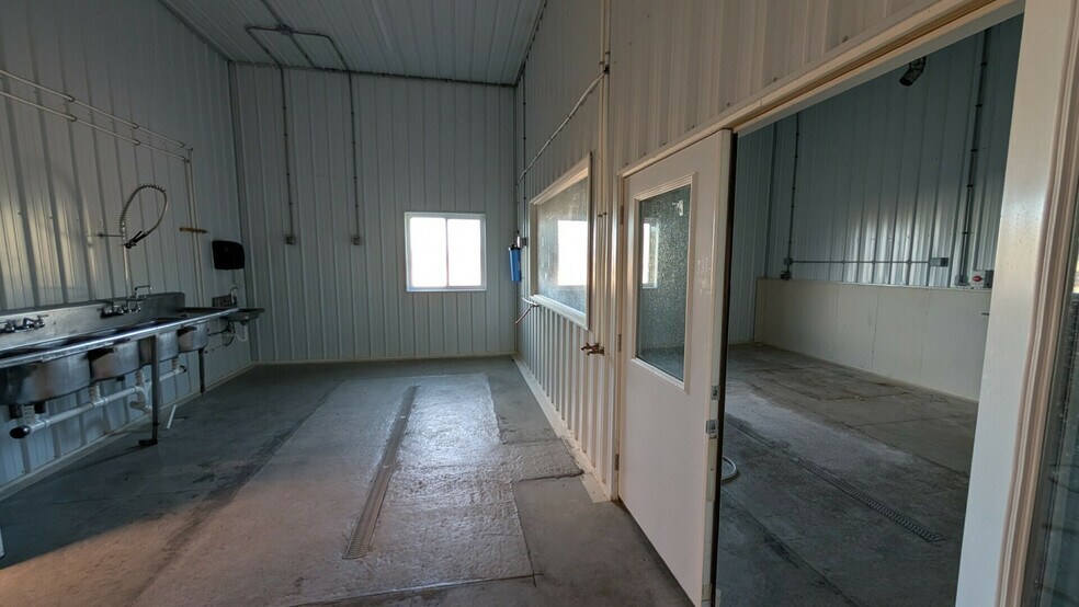 More Photos Of 1664 Ashley Ave, Larchwood Flex For Lease