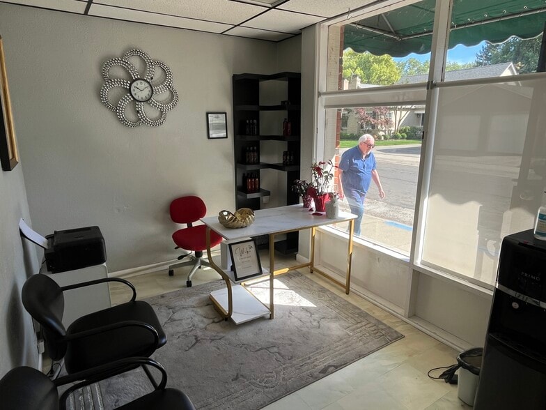 More Photos Of 2747 Riverside Blvd, Sacramento Office Residential For Lease