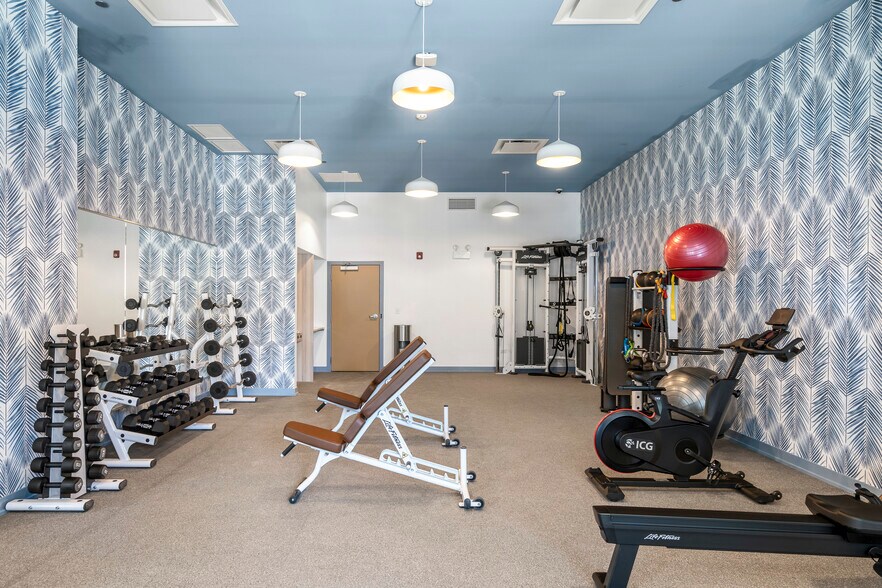 More Photos Of 1135 W Winona St, Chicago Apartments For Lease