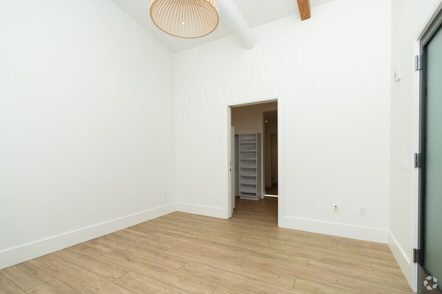 More Photos Of 330 S Cedros Ave, Solana Beach Apartments For Lease