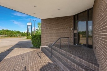 More Photos Of 13850 Gulf Fwy, Houston Office For Lease