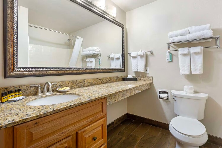More Photos Of 1614 N 1st St, Yakima Hotel For Sale