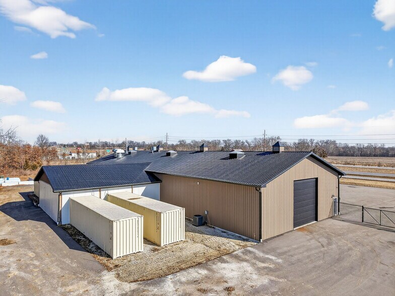 More Photos Of 1834 Outer Hwy 61 hwy, Moscow Mills Flex For Sale