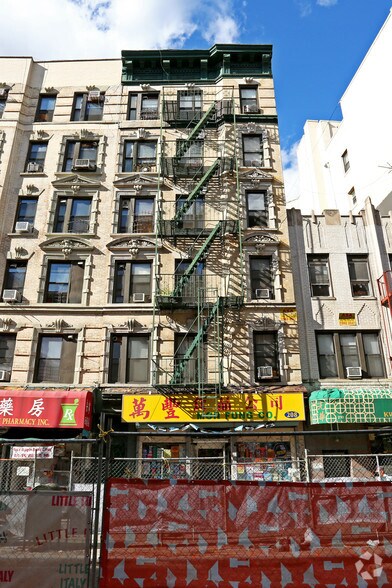 More Photos Of 208 Grand St, New York Apartments For Sale