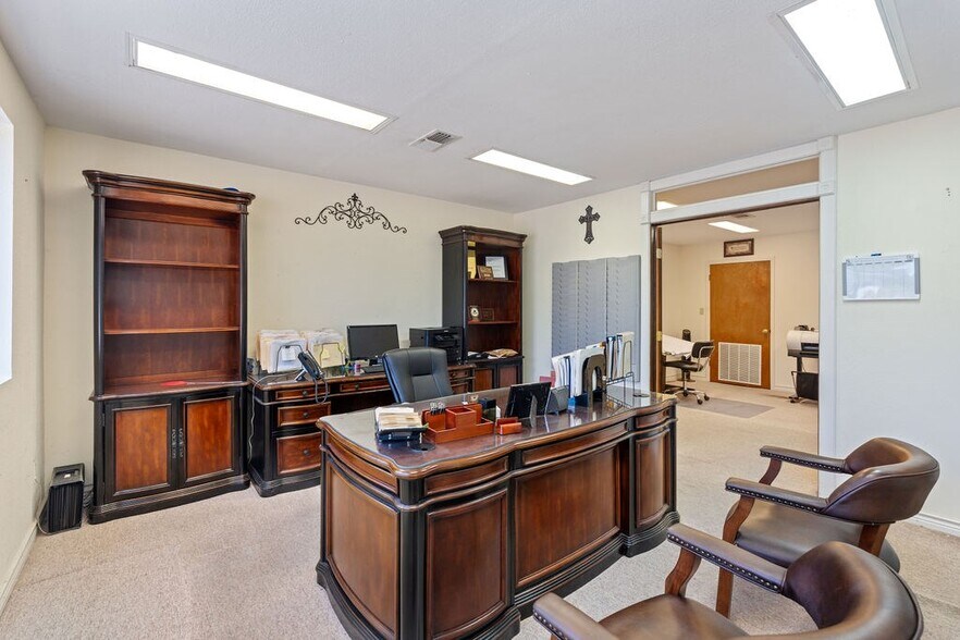 More Photos Of 2524 US Highway 96 N, Center Warehouse For Sale