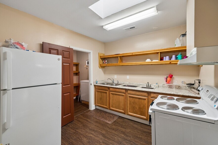 More Photos Of 1215 Hobart Ave, Charleston Office For Sale