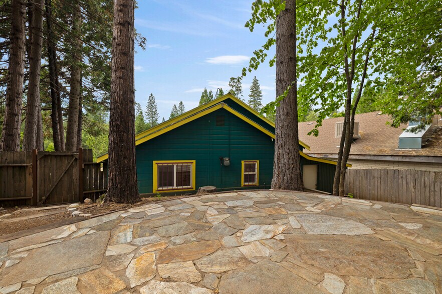 More Photos Of 1137 CA-4 Hwy, Arnold General Retail For Sale