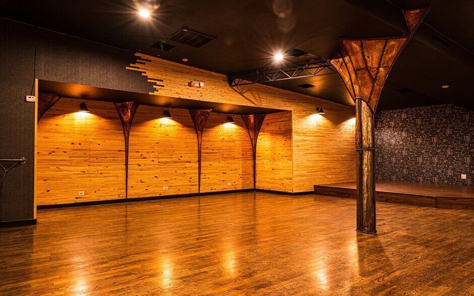 More Photos Of 2300 River Rd, River Grove Freestanding For Sale