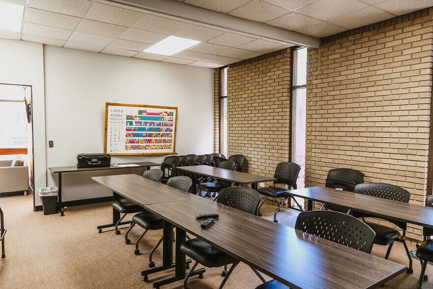 More Photos Of 130 Lexington Ln, Southern Pines Office For Sale