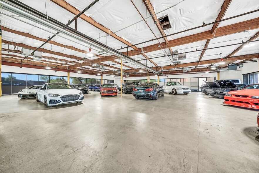 More Photos Of 14505 N Hayden Rd, Scottsdale Light Distribution For Lease