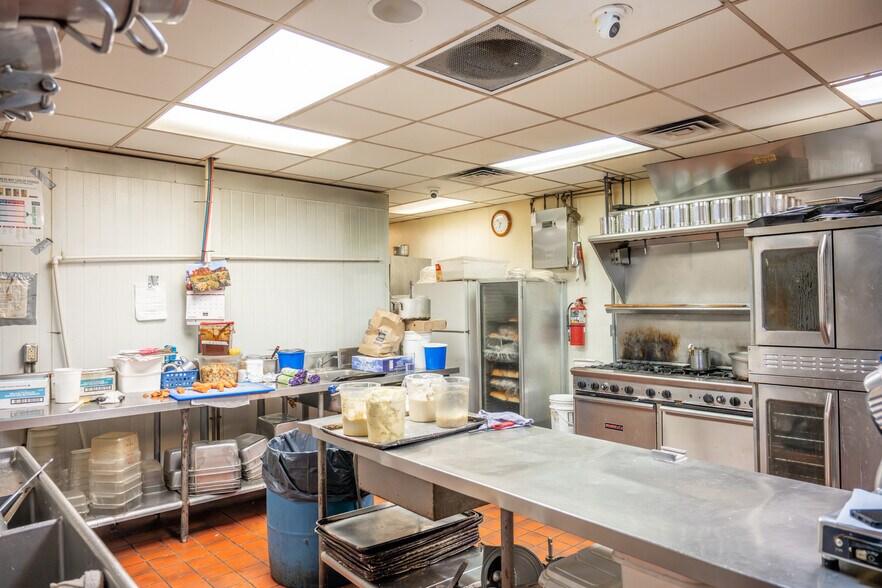 More Photos Of 532 Gateway Ave, Mauston Restaurant For Sale
