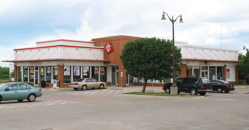 Primary Photo Of 103 N Main St, Keller Service Station For Lease