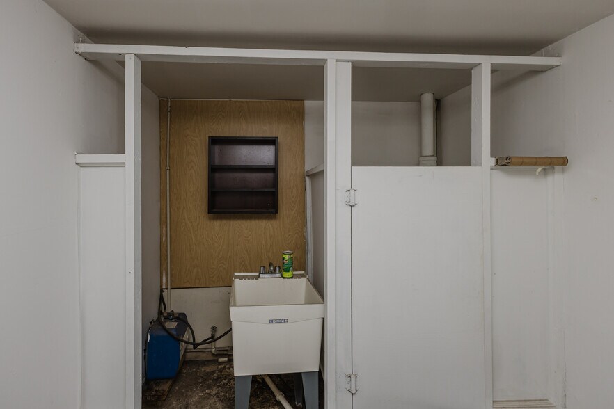 More Photos Of 470 N Seneca St, Wichita Warehouse For Sale