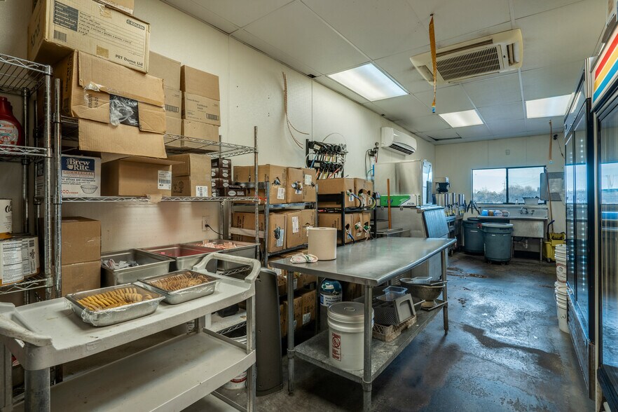 More Photos Of 4516 Maplewood Ave, Wichita Falls General Retail For Sale