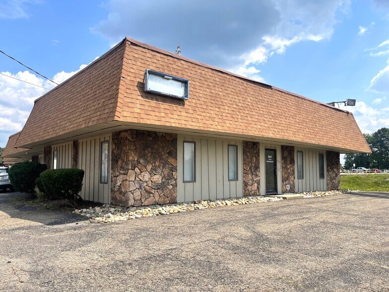 Primary Photo Of 6947 Promway Ave NW, North Canton Office For Lease