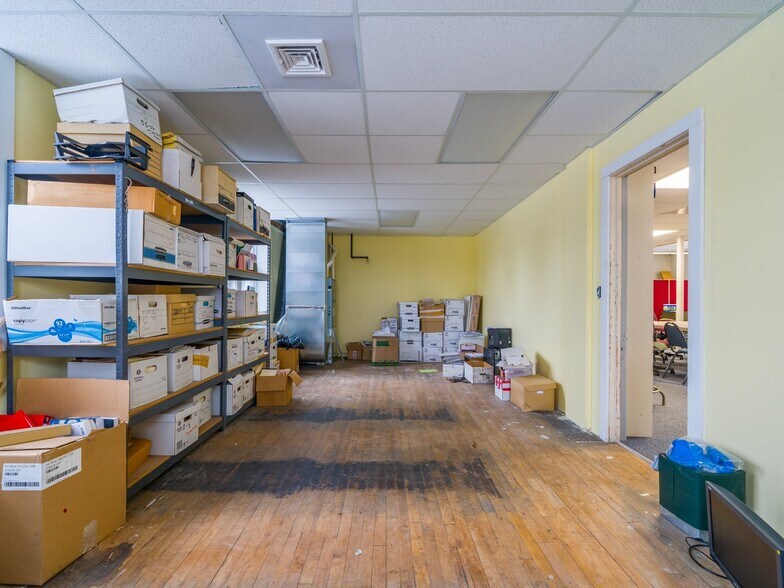 More Photos Of 50 Franklin St, Batavia Flex For Sale