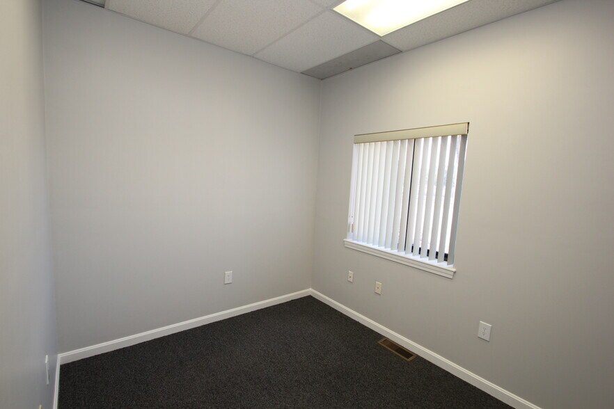 More Photos Of 87 Main St, North Reading Light Manufacturing For Sale