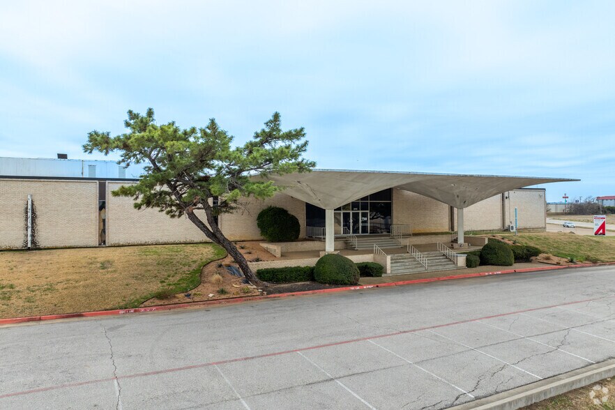 More Photos Of 2910 Avenue F, Arlington Warehouse For Sale