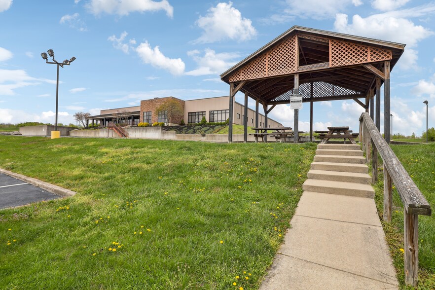 More Photos Of 60 Overbrook Dr, Monroe Flex For Sale