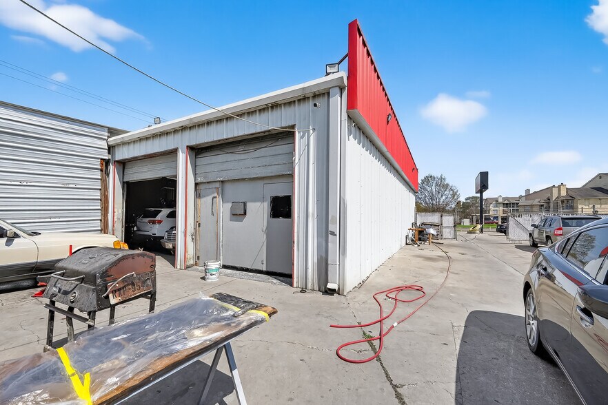 More Photos Of 10090 S Gessner, Houston General Retail For Sale