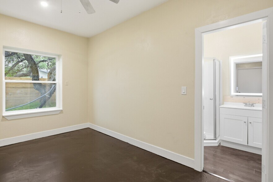More Photos Of 17621 Stacey Ln, Lago Vista Lodge Meeting Hall For Lease