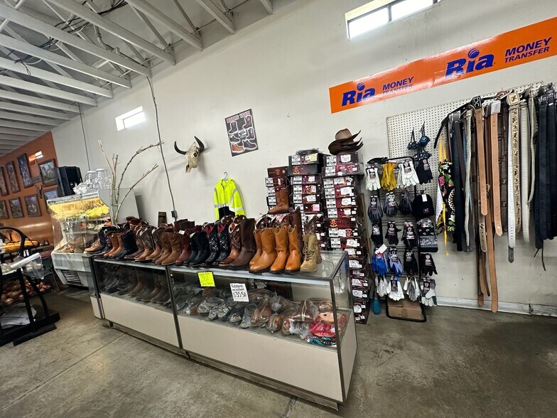 More Photos Of 6982 N Winton Way, Winton General Retail For Sale