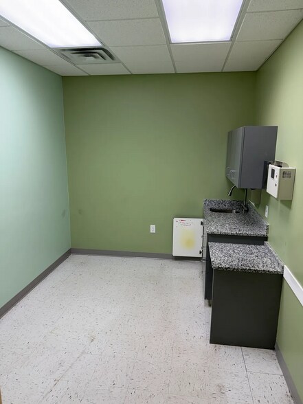 More Photos Of 13900 Quailbrook Dr, Oklahoma City Medical For Lease