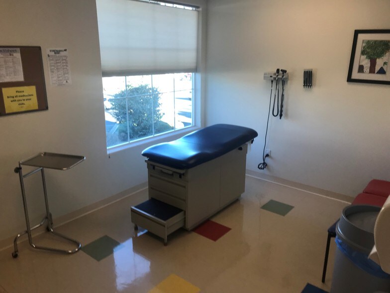 More Photos Of 540 W Plumb Ln, Reno Medical For Lease