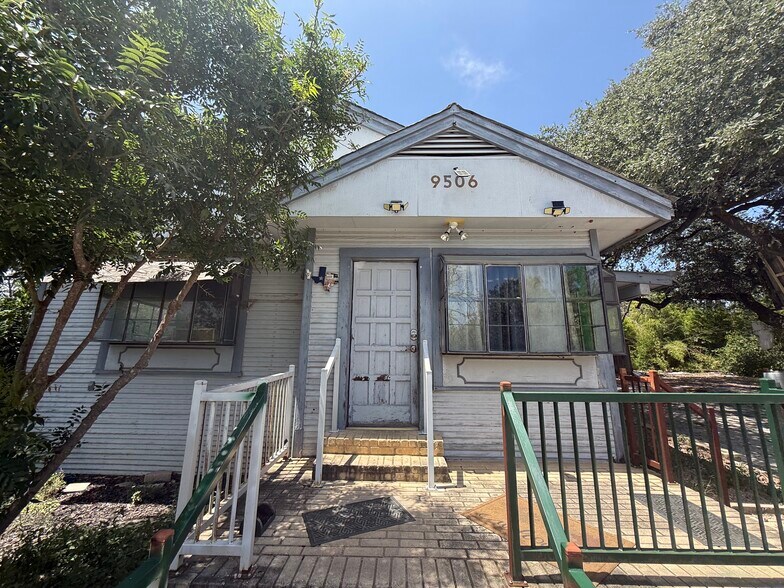 More Photos Of 9506 Perrin Beitel Rd, San Antonio Land For Lease