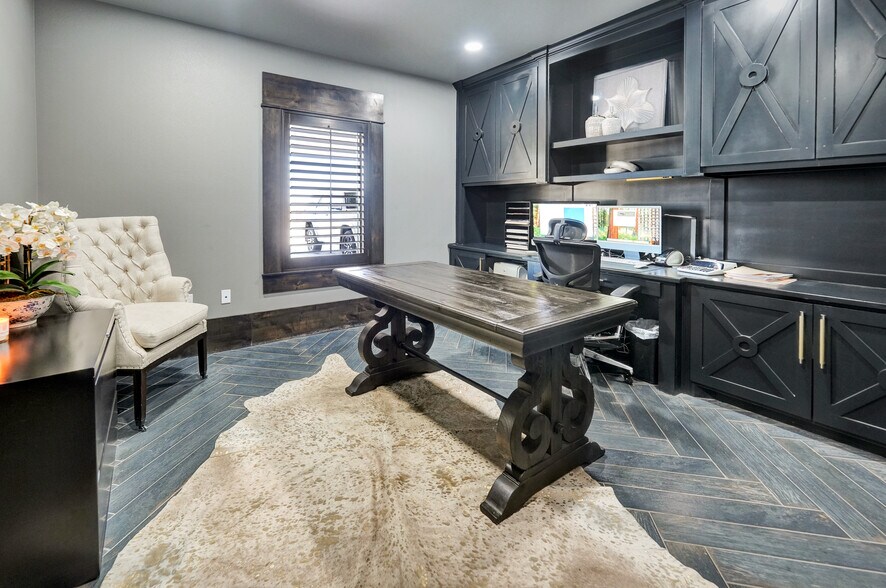 More Photos Of 9013 W County Road 160, Midland Showroom For Sale