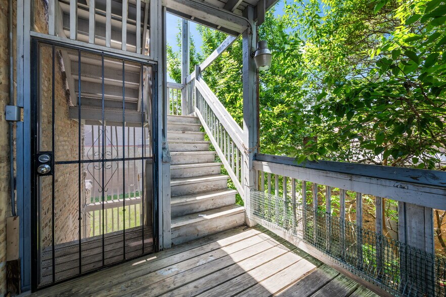 More Photos Of 2822 N Milwaukee Ave, Chicago Storefront Retail Residential For Sale