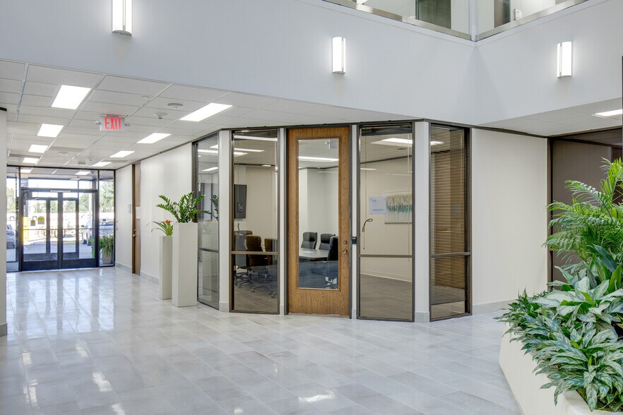 More Photos Of 11211 Katy Fwy, Houston Office For Lease