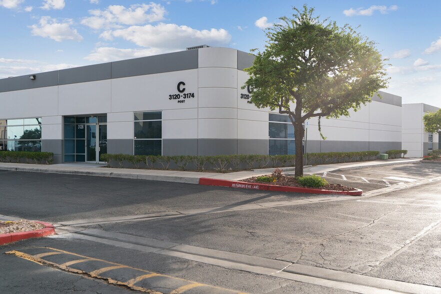 More Photos Of 6263-6281 Dean Martin Dr, Las Vegas Showroom For Lease