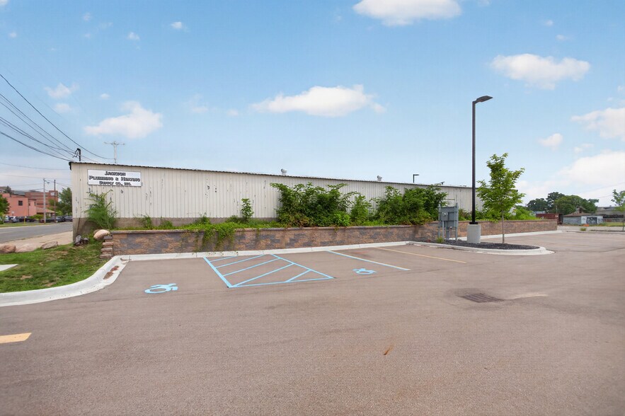 More Photos Of 711 E Michigan Ave, Jackson Freestanding For Sale