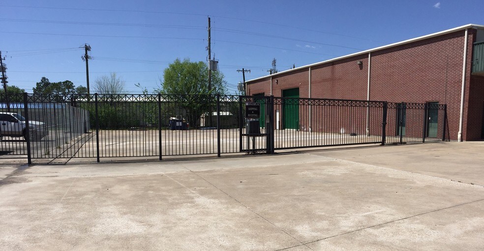 More Photos Of 11116 W Little York Rd, Houston Unknown For Lease