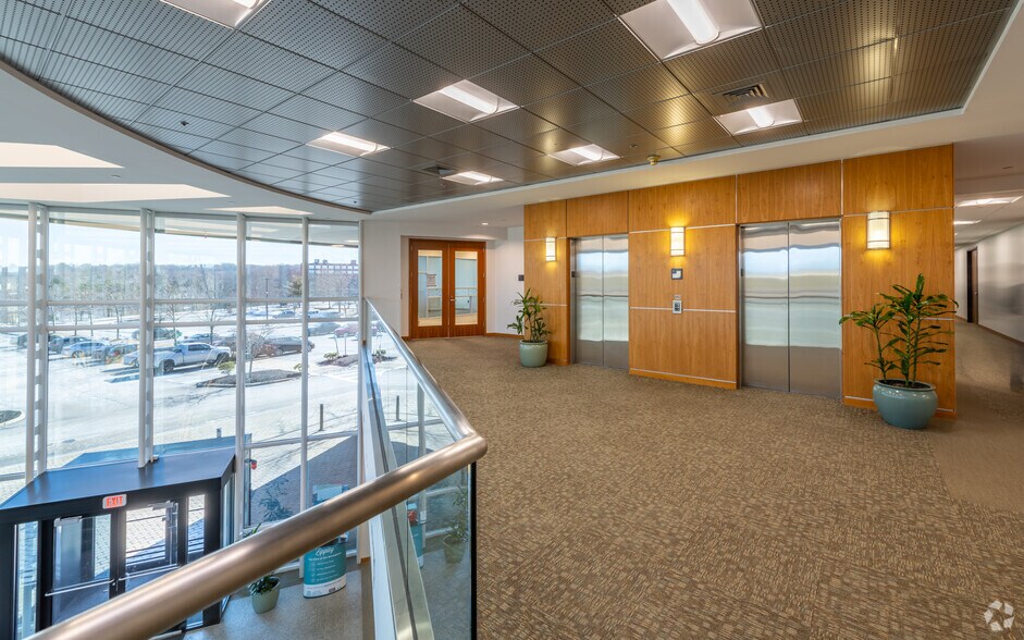 More Photos Of 175 Crossing Blvd, Framingham Office For Lease