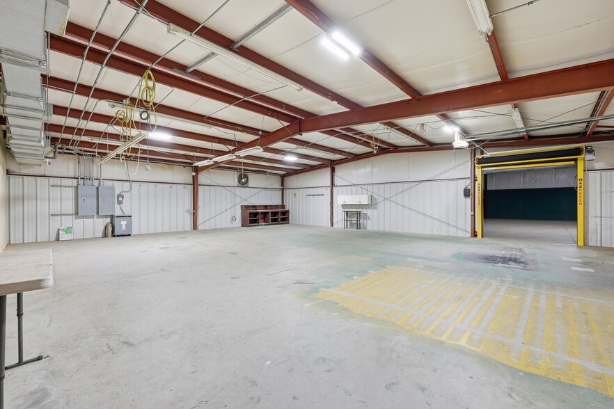 More Photos Of 3743 Old Flowery Branch Rd, Oakwood Warehouse For Lease