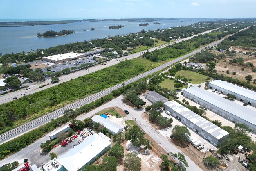 More Photos Of 6820 Woodmere Rd, Sebastian Light Distribution For Sale