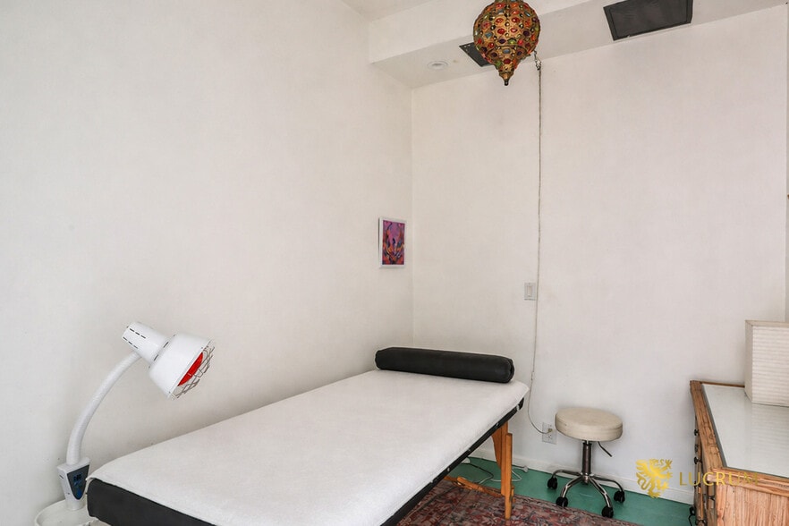 More Photos Of 12513-12515 Venice Blvd, Los Angeles Storefront For Sale