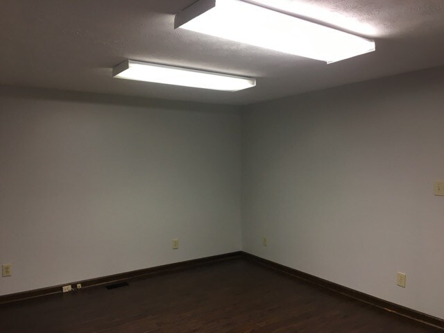 More Photos Of 800 NE Brackett Rd, Marietta Medical For Lease