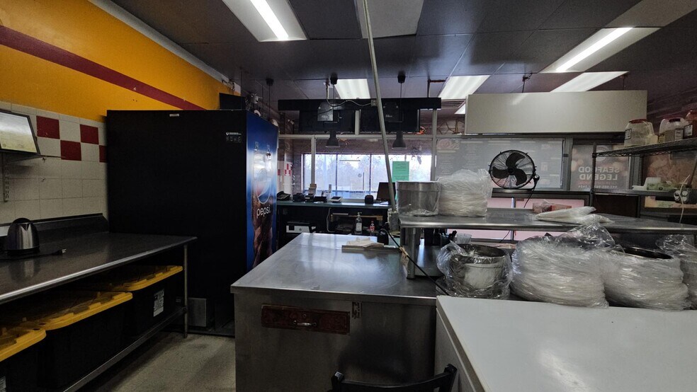 More Photos Of 5500 Sinclair Ln, Baltimore Unknown For Lease