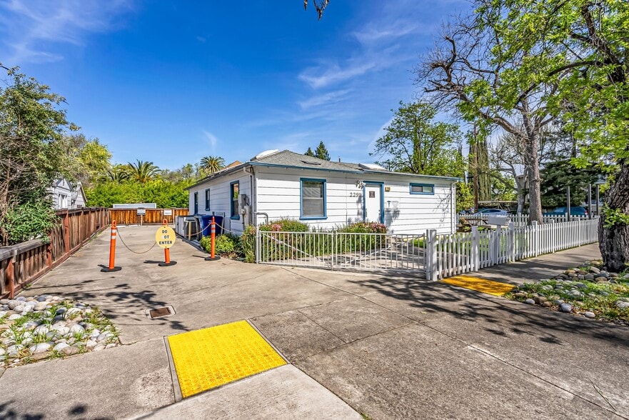 More Photos Of 2291 Pacheco St, Concord Medical For Lease