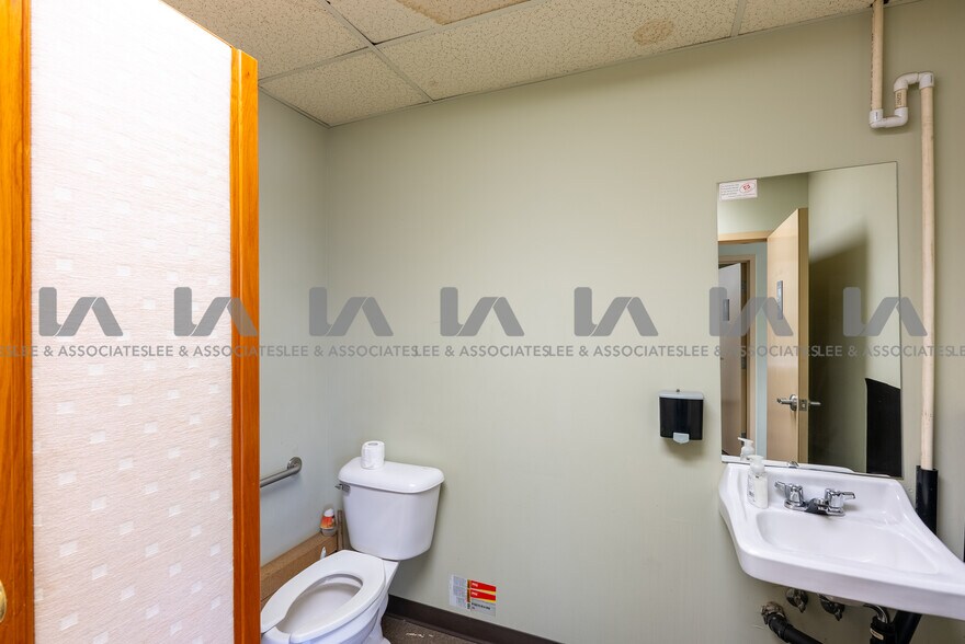 More Photos Of 18800-18806 96th Ave, Surrey Warehouse For Lease